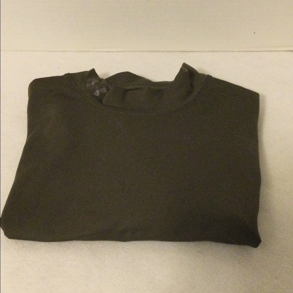 Men’s XL Under Armour long sleeve mock neck shirt
